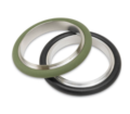 E' disponibile una gamma completa di anelli di centraggio in acciaio inossidabile, alluminio e ottone oltre a o-ring in Buna-N, fluorocarbonio e silicone per flange e componenti KF (QF).